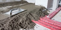 Укладка инженерных коммуникаций под полусухую стяжку пола